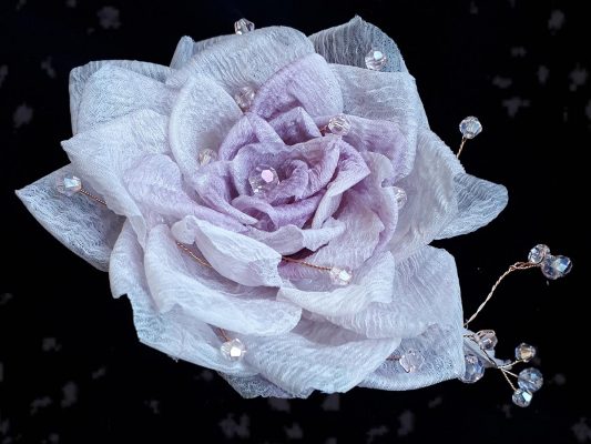 шелковая сиреневая роза с кристаллами